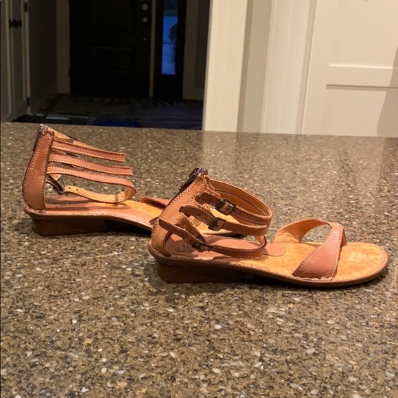 Tan Sandals! - Picture 2 of 3